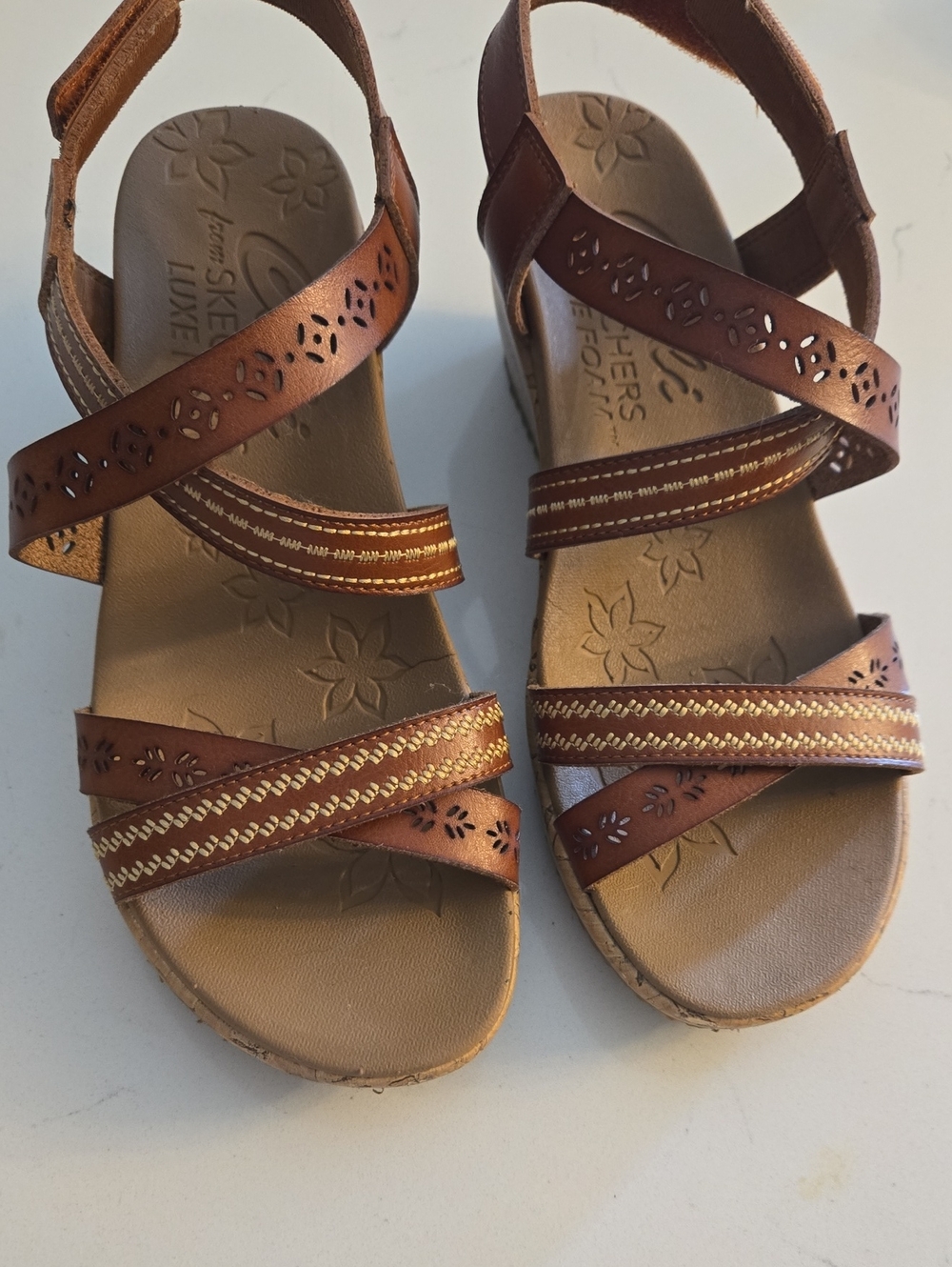 Cali Skechers Luxe FoamLadies Size 8 Brown Strappy Sandals with Adjustable Strap